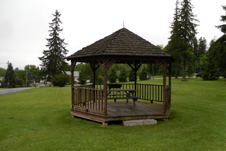 Gazebo in legno per giardino